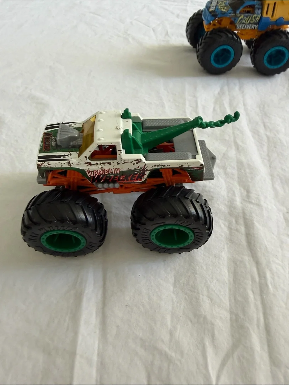 Hot Wheels 1:64 Die-Cast Monster Trucks Lot Ramblin' Wrecker & Crush Delivery